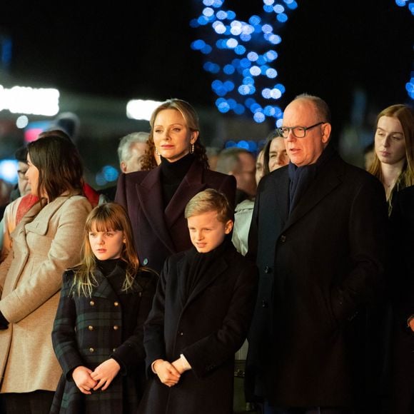 Les jumeaux étaient très soudés.

Mélanie-Antoinette de Massy, Le prince Albert II de Monaco, La princesse Charlène de Monaco, La princesse Gabriella de Monaco, comtesse de Carladès, Le prince Jacques de Monaco, marquis des Baux - La famille princière de Monaco lors de l'embrasement de la barque dans le cadre des célébrations de la Sainte-Dévote, Sainte Patronne de Monaco le 26 janvier 2024.

© Olivier Huitel / Pool Monaco / Bestimage