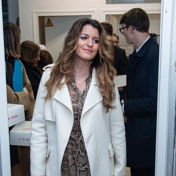 Marlène Schiappa, secrétaire d'Etat, chargée de l’Économie sociale et solidaire et de la Vie associative et le député Mathieu Lefèvre se rendent à l'association "Action Insertion Solidarité" à Champigny-sur-Marne, France, le 13 janvier 2023. © Baptiste Autissier/Panoramic/bestimage