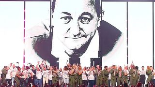 Les Enfoirés : Figure emblématique des premières tournées, un chanteur revient sur la raison de son départ de la troupe