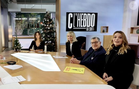 Exclusif - Aurélie Casse, Laeticia Hallyday, Jean-Claude Camus et Santa (Hyphen Hyphen) lors de l'enregistrement de l'émission de télévision "C L'Hebdo" sur France 5 © Dominique Jacovides/Bestimage