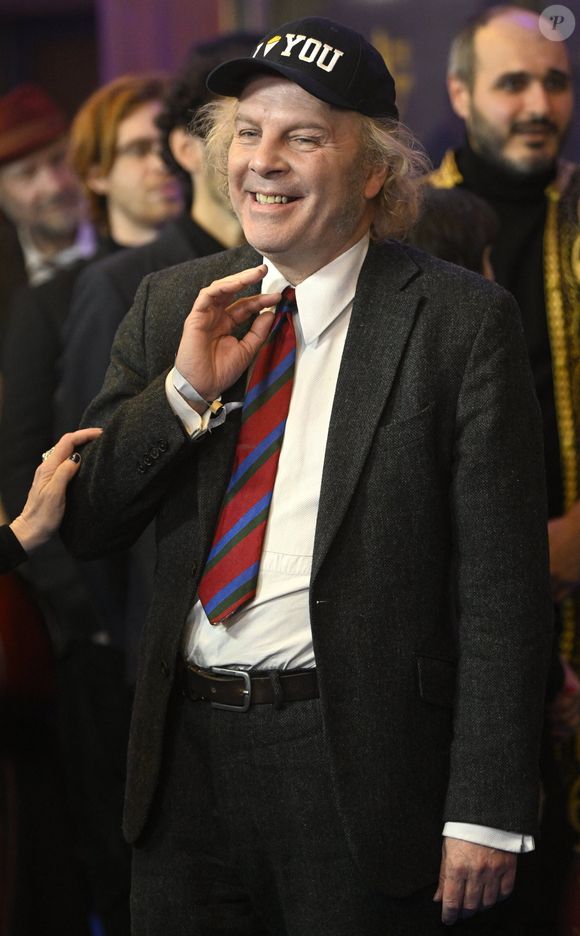 Philippe Katerine - Les célébrités à la 14ème cérémonie des Magritte awards à Bruxelles, le 22 février 2025. Si le film "La nuit se traîne" de M.Blanchart a remporté dix prix, l'acteur-réalisateur français G/Lellouche a reçu un Magritte d'Honneur. 
© Photonews / Bestimage