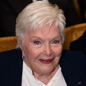 Elle assistait à l’intronisation du chef étoilé Guy Savoy à l’Académie des Beaux-Arts.

Line Renaud - Le chef français multi étoile, Guy Savoy, vient d'être officiellement installé comme membre de l'Académie des Beaux-Arts. Une cérémonie qui s'est déroulée sous la coupole de l'Institut de France, à Paris, France, le 20 mai 2026. C'est la première fois qu'un chef intègre la prestigieuse institution. © Julien Sarkissian/Bestimage