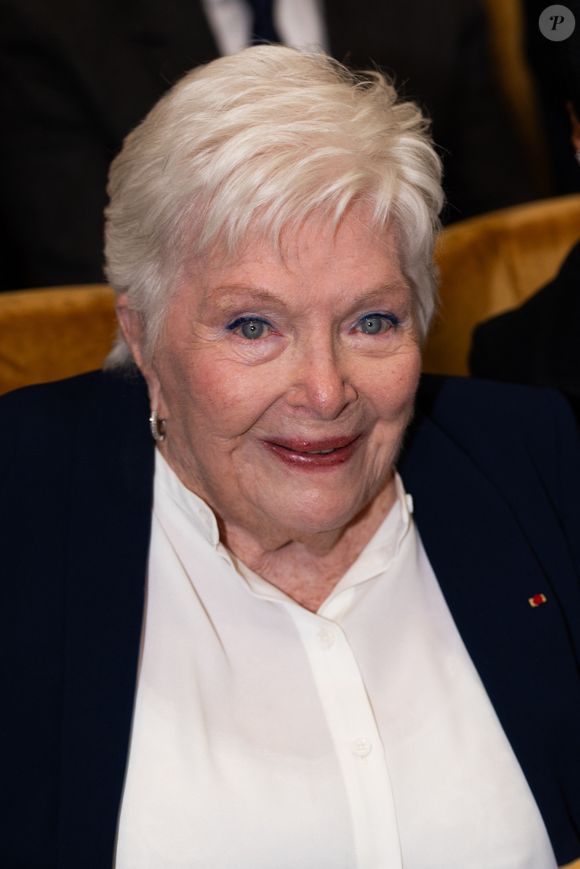 Elle assistait à l’intronisation du chef étoilé Guy Savoy à l’Académie des Beaux-Arts.

Line Renaud - Le chef français multi étoile, Guy Savoy, vient d'être officiellement installé comme membre de l'Académie des Beaux-Arts. Une cérémonie qui s'est déroulée sous la coupole de l'Institut de France, à Paris, France, le 20 mai 2026. C'est la première fois qu'un chef intègre la prestigieuse institution. © Julien Sarkissian/Bestimage