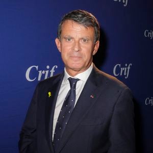 Manuel Valls, ancien premier ministre lors d'une cérémonie organisée par le Conseil des institutions juives de France (CRIF) en hommage aux victimes des attentats du Hamas du 7 octobre 2023 contre Israël, à l'occasion du premier anniversaire de l'événement, à Paris, le 7 octobre 2024. 

© Jack Tribeca / Bestimage