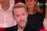 Damien Thévenot dévoile les études prestigieuses qu'il a suivies sur le plateau de "Vivement dimanche". Capture d'écran/France 3