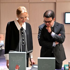 De quoi émerveiller la principale concernée qui a pour habitude de porter de magnifiques bijoux.

La princesse Charlene de Monaco était présente pour l'ouverture de la seconde édition du salon Joya, un salon international dédié au bijou, au One Monte-Carlo à Monaco, le 13 novembre 2025. © Bruno Bebert / Bestimage