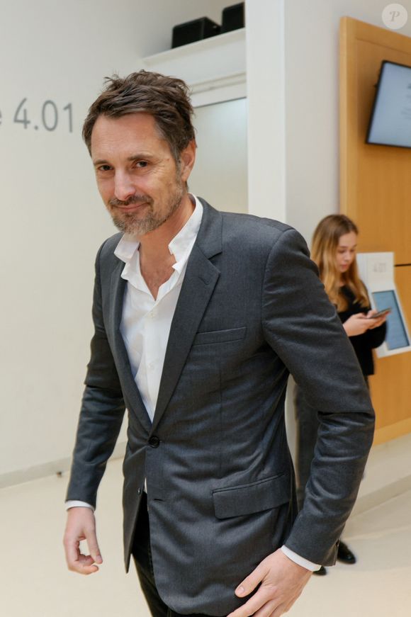 Le délibéré sera rendu le 4 février 2026 à 13h30. 

Exclusif - Vincent Cerutti lors d'une suspension d'audience de son procès pour atteinte sexuelle, pour avoir mordu, à deux reprises, les fesses de sa collaboratrice chez Chérie FM en 2015, Caroline Barel, au tribunal correctionnel de Paris, France, le 9 décembre 2025. © Julien Sarkissian/Bestimage