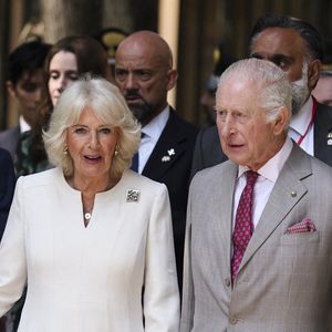 Le roi Charles III d'Angleterre et Camilla Parker Bowles, reine consort d'Angleterre, arrivent à Ravenne pour visiter le tombeau de Dante, le 10 avril 2025. © Phil Noble/MirrorPix/Bestimage