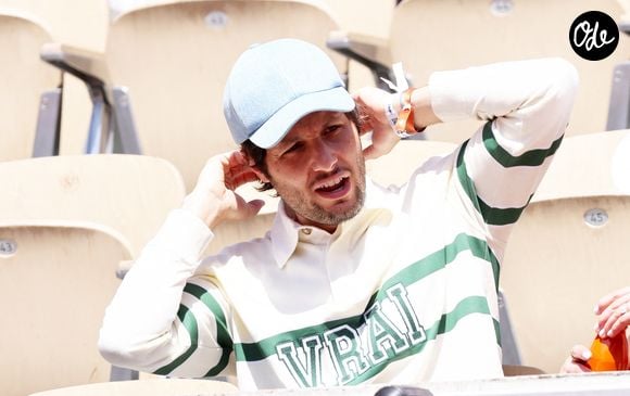 Le chanteur Vianney et sa femme Catherine Robert, assistent aux Internationaux de France de Tennis de Roland Garros 2026, le 28 mai 2026. © Jacovides / Moreau / Bestimage