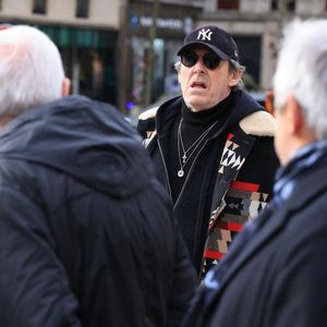 Jean-Luc Reichmann arrivant à la cérémonie funéraire de Rolland Courbis à l'église de la Madeleine à Paris, France, le 14 janvier 2026. Rolland Courbis, ancien footballeur français, entraîneur et commentateur médiatique au franc-parler, est décédé à l'âge de 72 ans. Photo par Jerome Domine/ABACAPRESS.COM