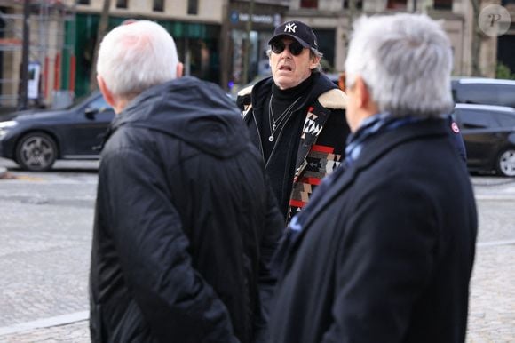 Jean-Luc Reichmann arrivant à la cérémonie funéraire de Rolland Courbis à l'église de la Madeleine à Paris, France, le 14 janvier 2026. Rolland Courbis, ancien footballeur français, entraîneur et commentateur médiatique au franc-parler, est décédé à l'âge de 72 ans. Photo par Jerome Domine/ABACAPRESS.COM