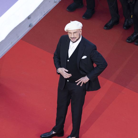John Travolta - Montée des marches du film " Karma " lors du 79ème Festival International du Film de Cannes, le 15 mai 2026. © Camilla Canalini / Bestimage