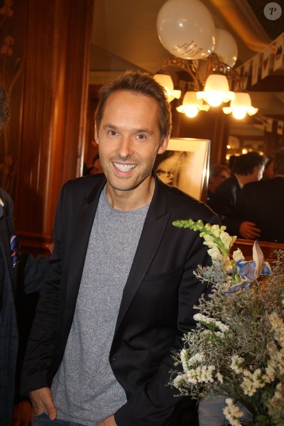 Exclusif - Damien Thévenot - Michou dédicace son livre "Le Prince Bleu de Montmartre" au restaurant La Mascotte à Paris, France, le 17 novembre 2017. © Philippe Baldini/Bestimage