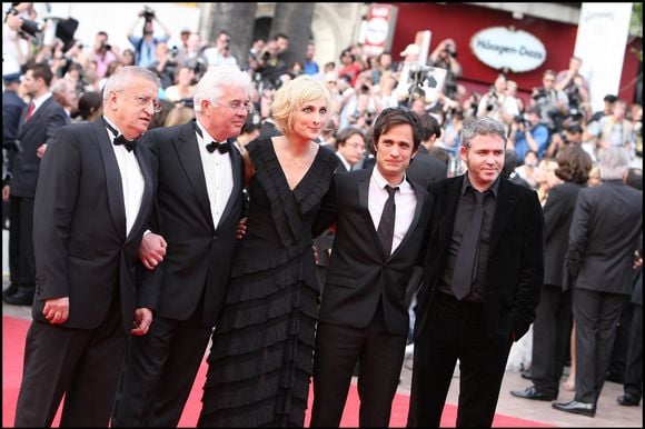 Sa relation avec le chef opérateur français Gérard De Battista durera 20 ans

Gérard De Battista, Didier Diaz, Charlotte Lipinska, Gael Garcia Bernal, Stéphane Brizé au Festival de Cannes 2010 pour "Robin des Bois". Borde-Moreau / BestImage