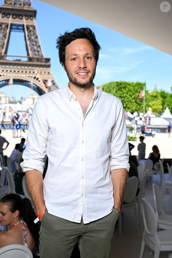 Exclusif - Vianney dans la tente VIP lors du Longines Paris Eiffel Jumping au pied de la Tour Eiffel sur le Champ-de-Mars à Paris, France, le 21 juin 2025.

© Perusseau-Veeren/Bestimage