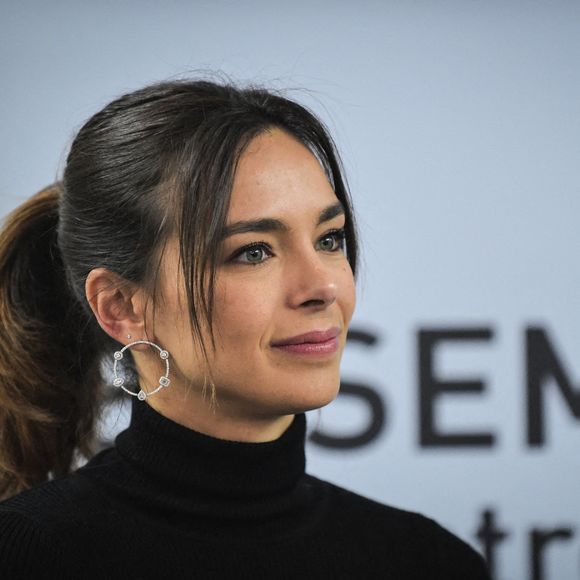 Rester gourmande et mince en même temps. Cette phrase ressemble fort à un rêve éveillé. 

Médecin généraliste, mannequin et Miss France, Marine Lorphelin regarde lors d'une visite de presse au Centre de ressources et de compétences de la mucoviscidose (CRCM) à l'hôpital Necker-Enfants malades - AP-HP à Paris, France, le 4 décembre 2023.