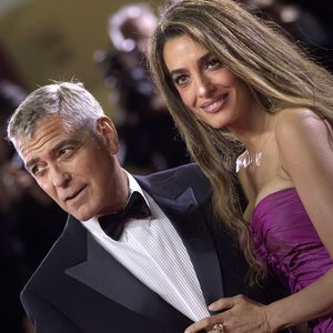George Clooney et Amal Clooney assistent à la première de "Jay Kelly" au Festival international du film de Venise au Lido de Venise, le 28 août 2025. 

Photo : Rocco Spaziani / UPI / ABACAPRESS.COM
