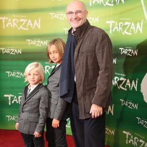 Phil Collins et ses fils Matthew et Nicholas assistent à la fête du premier anniversaire de la comédie musicale 'Tarzan', à Neue Flora, Hambourg, Allemagne, le 18 octobre 2009. Phil Collins a écrit neuf chansons pour la version scénique de la comédie musicale. Photo Stephan Wallocha/Action Press/ABACAPRESS.COM