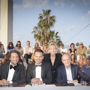 En passant de chroniqueur de l’émission animée par Anne-Élisabeth Lemoine sur France  5 à animateur de celle-ci durant la week-end, Mohamed Bouhafsi a changé sa routine depuis la rentrée.

Exclusif - Bertrand Chameroy, Mohamed Bouhafsi, Pierre Lescure, Anne-Elisabeth Lemoine - Emission "C à vous" lors du 76ème Festival International du Film de Cannes le 26 mai 2023. © Jack Tribeca/Bestimage