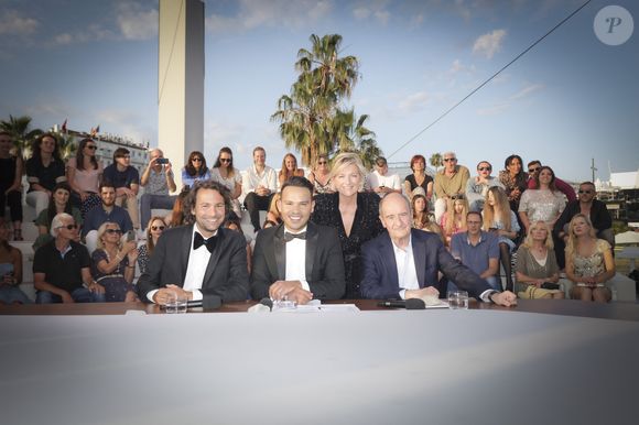 En passant de chroniqueur de l’émission animée par Anne-Élisabeth Lemoine sur France  5 à animateur de celle-ci durant la week-end, Mohamed Bouhafsi a changé sa routine depuis la rentrée.

Exclusif - Bertrand Chameroy, Mohamed Bouhafsi, Pierre Lescure, Anne-Elisabeth Lemoine - Emission "C à vous" lors du 76ème Festival International du Film de Cannes le 26 mai 2023. © Jack Tribeca/Bestimage