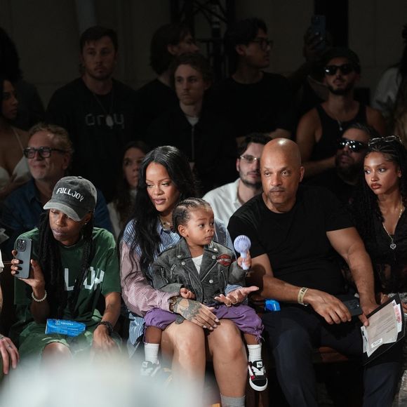Rihanna en Front Row du défilé AWGE "Collection Homme Prêt-à-Porter Printemps/Eté 2026" lors de la Fashion Week de Paris (PFW) Backgrid UK/ Bestimage