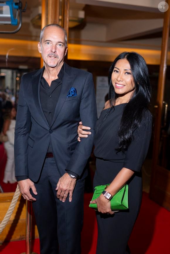 Il s'agit d'Anggun
Exclusif - Anggun et son mari Christian Kretschmar - Arrivées intérieures au "concerto pour la paix" de Omar Harfouch au théâtre des Champs Elysées à Paris le 18 septembre 2024.

© Perusseau / Tribeca / Bestimage