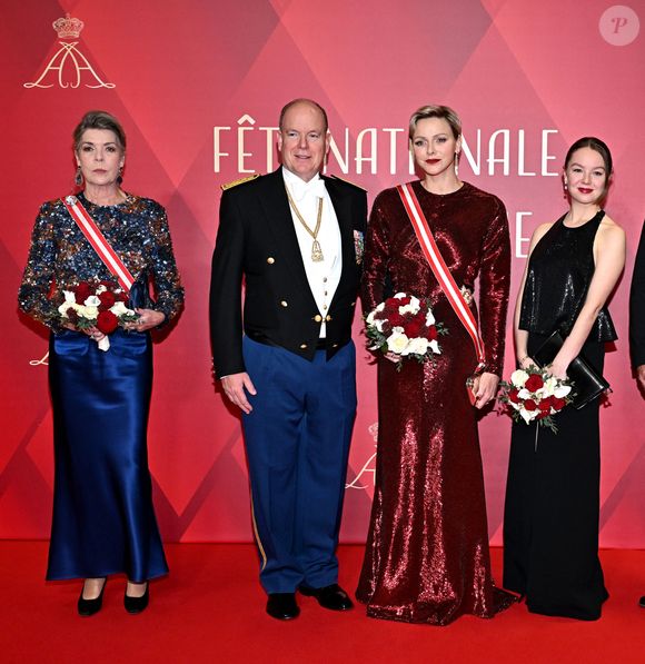 Le prince Albert II de Monaco était accompagné de sa femme la princesse Charlene, la princesse Caroline de Hanovre, sa fille la princesse Alexandra de Hanovre, Sean et Chantell Wittstock pour assister à la traditionnelle soirée de la Fête Nationale Monégasque au Grimaldi Forum à Monaco, le 19 novembre 2019. La Famille Princière et leurs convives ont assisté à un spectacle lyrique "Caruso à Monaco".
© Bruno Bebert-Dominique Jacovides / Bestimage