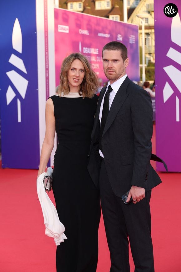 Dirigé par les héritiers Joy Desseigne-Barrière et Alexandre Barrière, l'empire familial poursuit ainsi son développement dans la restauration haut de gamme. 

Joy Desseigne-Barriere et son frère Alexandre Barriere - Tapis rouge pour la projection du film "Bugonia" lors du 51éme Festival du Cinema Américain de Deauville le 6 septembre 2025. © Denis Guignebourg/Bestimage