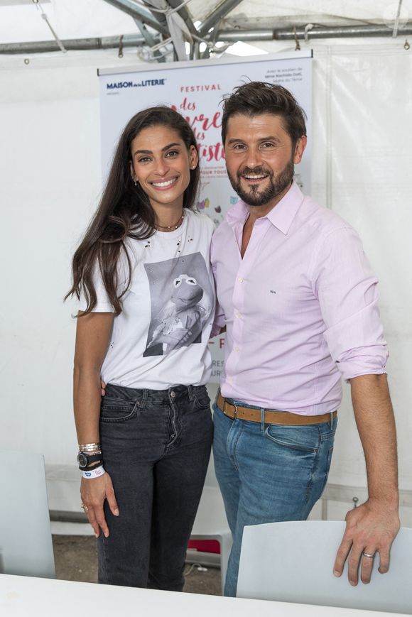 Tatiana Silva et Christophe Beaugrand au festival des Livres et des Artistes organisé par l'association "Lecture pour Tous" engagée dans la lutte contre l'illettrisme au Mail Branly à Paris le 3 juillet 2022. © Pierre Perusseau / Jack Tribeca / Bestimage