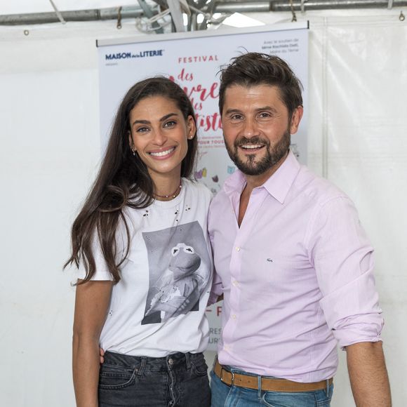 Tatiana Silva et Christophe Beaugrand au festival des Livres et des Artistes organisé par l'association "Lecture pour Tous" engagée dans la lutte contre l'illettrisme au Mail Branly à Paris le 3 juillet 2022. © Pierre Perusseau / Jack Tribeca / Bestimage