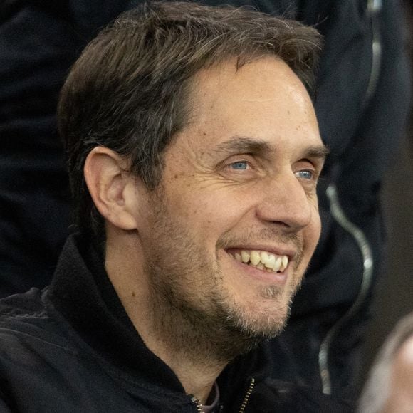 Grand Corps Malade - Célébrités dans les tribunes du match de Ligue des Champions entre le PSG contre le Bayern de Munich (1-2) au Parc des Princes à Paris le 4 novembre 2025. © Cyril Moreau/Bestimage