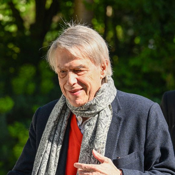 Salvatore Adamo envisage toutefois de s'arrêter dans quelques années.

Salvatore Adamo - Arrivées à l'enregistrement de l'émission "Serge Lama Le dernier rappel" qui sera diffusée sur France 3 au théâtre Marigny à Paris, France, le 29 avril 2025. © Yehiel Chekroune/Bestimage