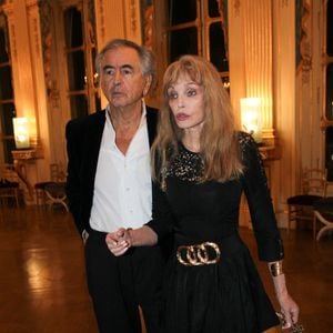 Bernard-Henri Lévy, Arielle Dombasle - Arielle Dombasle est élevée au rang d'Officière de l'ordre des Arts et Lettres au Ministère de la Culture à Paris le 08 Décembre 2025.

© Philippe Baldini / Bestimage