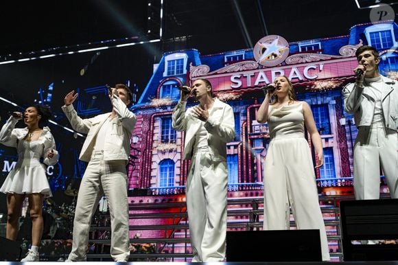 Cet événement fait suite aux récents problèmes de santé d'Anouk et de Bastiaan.

Candice, Pierre, Julien, Djebril, Héléna, Lénie et Axel font leur entrée sur scène lors du concert de la Star Academy à Lyon, France, le 15 mars 2024. © Sandrine Thesillat/Panoramic/Bestimage