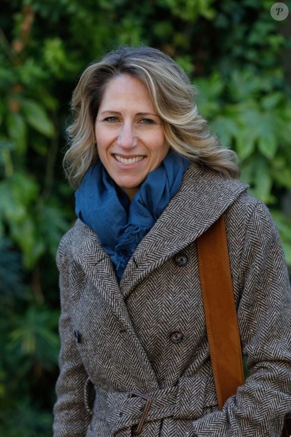 Elle y prolonge un engagement éducatif qu’elle applique aussi dans sa vie de famille, notamment autour de règles strictes concernant les écrans et la transmission.

Exclusif - Maud Fontenoy - Arrivées de l'enregistrement de l'émission "Vivement Dimanche Prochain" qui sera diffusée le 5 décembre 2021 au studio Gabriel à Paris, France, le 23 novembre 2021.
© Christophe Clovis / Bestimage