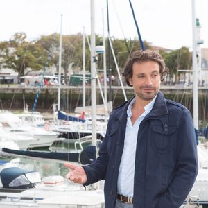 Bruno Salomone - Photocall de "9 jours en hiver" dans le cadre du 17e festival de fiction TV de La Rochelle sur le Vieux Port à La Rochelle le 12 septembre 2015
Christophe Clovis / Bestimage