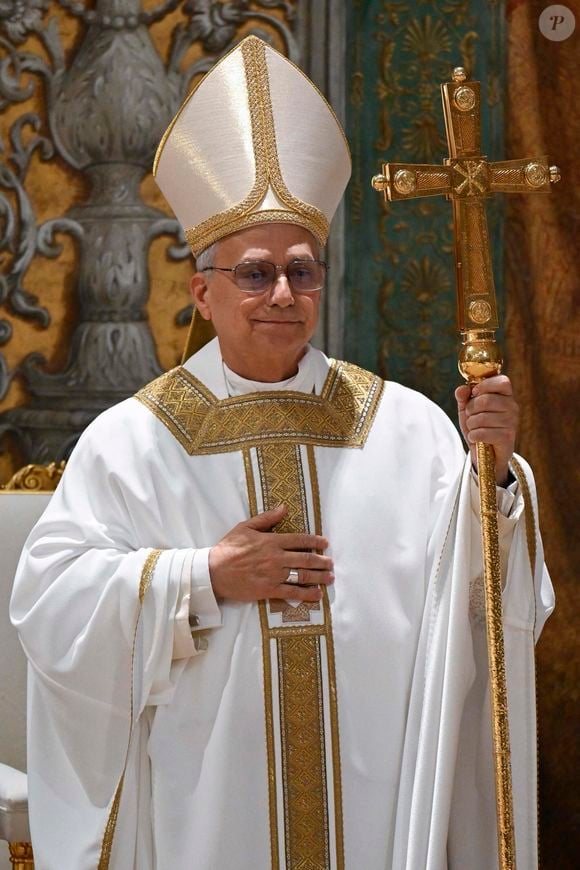 Cette investiture intervient dix jours après l’élection du premier pape américain, Léon XIV, successeur du pape François décédé le 21 avril dernier. ...

9 mai 2025, Cité du Vatican : Cette photo prise le 9 mai 2025 par les médias du Vatican montre le pape Léon XIV pendant une messe avec les cardinaux dans la chapelle Sixtine au Vatican. Photographe : Zuma Press / Bestimage