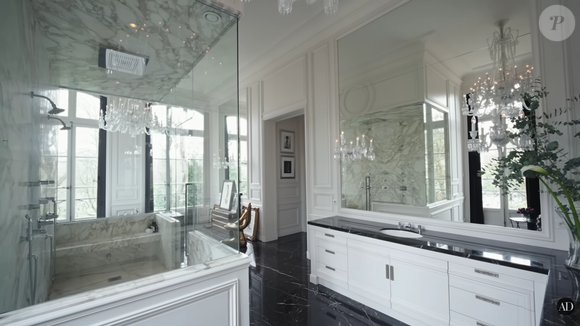La magnifique maison de Lenny Kravitz à Paris filmée par "Architectural Digest", mai 2025.