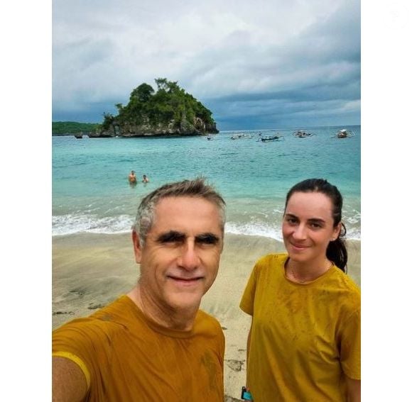 “Des heures et des heures à vider, casser, isoler, rénover, poncer, manger de la poussière, s'engueuler…”, ajoute le compagnon de Marion Limouzy

Laurent Jalabert et Marion sur Instagram