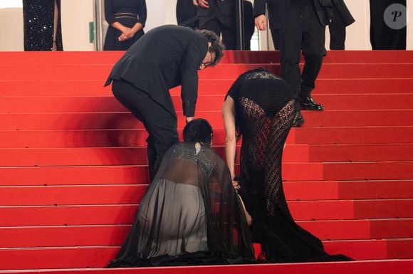 Noémie Merlant, Marion Cotillard - Montée des marches du film " Roma elastica " lors du 79ème Festival International du Film de Cannes, le 20 mai 2026. © Jacovides-Moreau / Bestimage