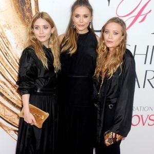 Les sœurs Ashley Olsen, Elizabeth Olsen et Mary-Kate Olsen lors des CFDA Fashion Awards 2016 à New York, le 6 juin 2016. STARMAX / BESTIMAGE