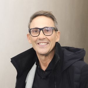 Julien Courbet a expliqué que sa grande prudence financière trouvait son origine dans la disparition brutale de son père

Julien Courbet, en backstage de l’émission "TPMP" La dernière sur C8, présentée par C.Hanouna et diffusée en direct sur C8, Paris, France.

© Jack Tribeca / Bestimage