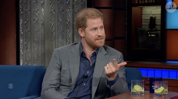 Les deux hommes se sont ouvertement moqués de Donald Trump.

Le prince Harry donne une interview sur le plateau de Stephen Colbert à propos de la vie après la mort. Photo par JLPPA / Bestimage