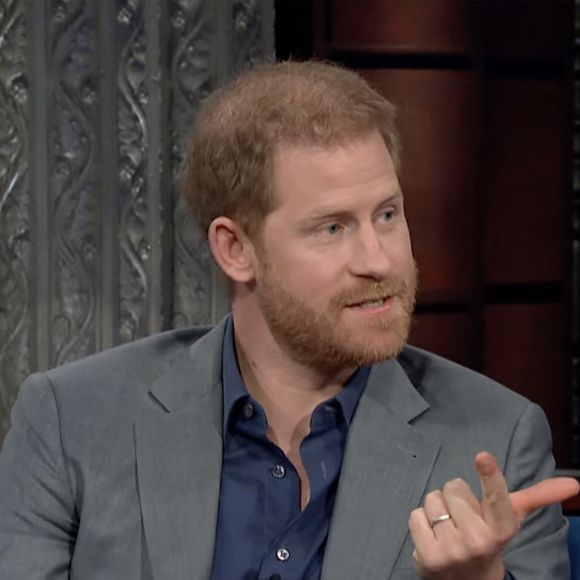 Les deux hommes se sont ouvertement moqués de Donald Trump.

Le prince Harry donne une interview sur le plateau de Stephen Colbert à propos de la vie après la mort. Photo par JLPPA / Bestimage