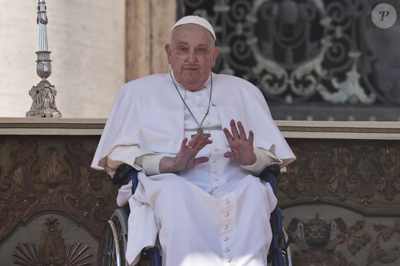 Jorge Mario Bergoglio, plus connu sous son nom de règne, François, est mort ce lundi 21 avril à 88 ans. Né en 1936 à Buenos Aires en Argentine, Jorge Mario Bergoglio était le premier pape non-européen depuis le VIIIe siècle. Zuma Press/Bestimage