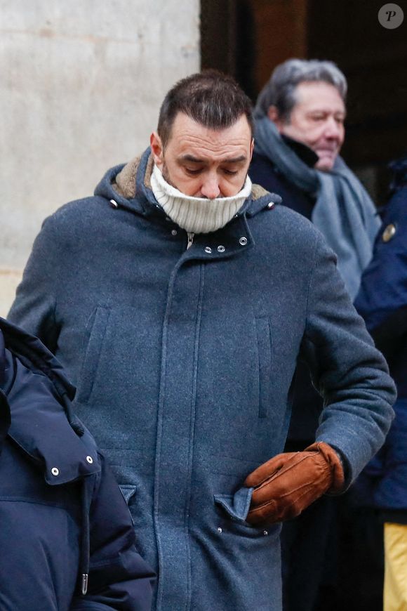 Cyril Lignac à la sortie des obsèques de Jean-Luc Petitrenaud en l'église Saint-Pierre-du-Gros-Caillou à Paris, France, le 17 janvier 2025. © Christophe Clovis/Bestimage