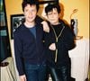 Lou est la fille de Stéphane, le frère jumeau de Nicola.

Nicola et Stéphane Sirkis, membres du groupe Indochine, à l’occasion de la remise d’un disque d’or, le 25 février 1998, en France. Photo : Guirec Coadic / Bestimage
