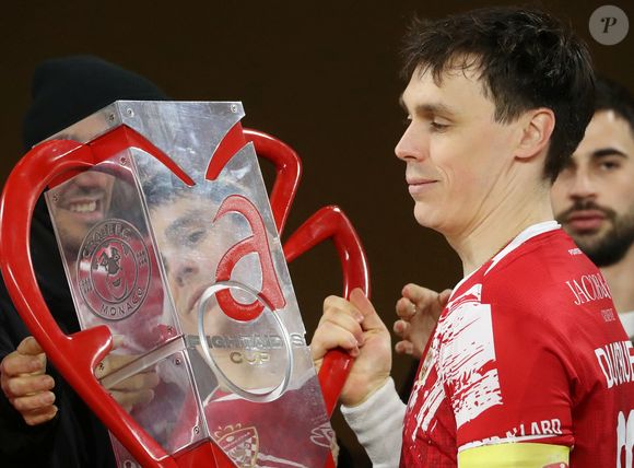 A tel point que celui qui prête son talent sur le terrain à l'équipe des Barbagiuans dont il est le président envisage un sacré poste

Louis Ducruet - Sixième édition de la Fight Aids Cup, un match de football caritatif au stade Louis II à Monaco, le 25 janvier 2026, qui oppose l'équipe du Cirque FC de la princesse Stéphanie et les Barbagiuans du prince Albert. Ce match de charité a pour but de soutenir Fight Aids Monaco, association qui lutte contre le virus du VIH, soutenue par l'AS Monaco, et dont la princesse Stéphanie en est la présidente. Dans l'équipe du prince, il y a notamment Charles Leclerc, Youri Djorkaeff, en capitaine Louis Ducruet et Ludovic Giuly en coach heureux car son équipe a remporté la rencontre aux pénalties et malgré la présence de Christian Karembeu ou d'Andriy Chevtchenko venus en renfort dans l'équipe du cirque. C'est la princesse Stéphanie qui a donné le coup d'envoi au côté de Paul Pogba. © Dylan Meiffret / Nice Matin / Bestimage