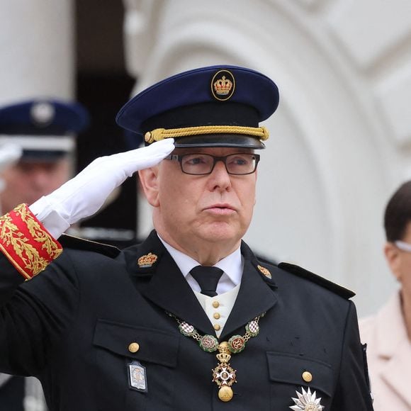 Le prince Albert II de Monaco, La princesse Stéphanie de Monaco - La famille princière monégasque dans la cour d'honneur du palais lors de la la fête nationale à Monaco le 19 novembre 2025. © Dominique Jacovides - Bruno Bebert / Bestimage
