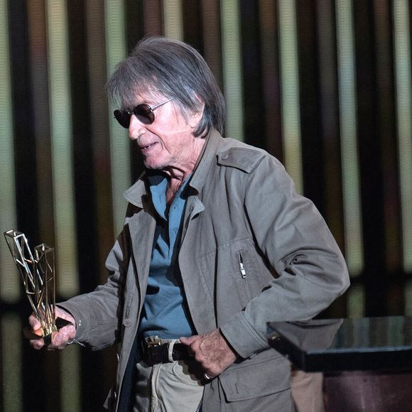 Jacques Dutronc reçoit un prix d'honneur de son fils Thomas Dutronc lors des 37e Victoires de la Musique à la Seine Musicale le 11 février 2022 à Boulogne-Billancourt, France. Photo by David Niviere/ABACAPRESS.COM